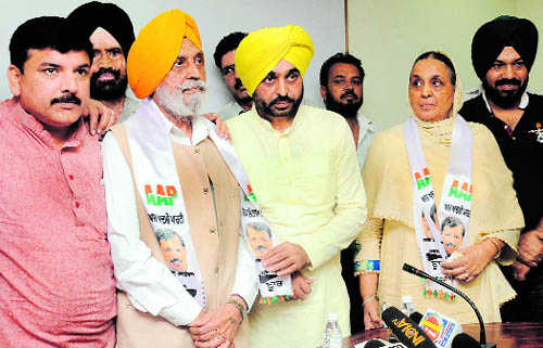 Tohra’s family joins AAP