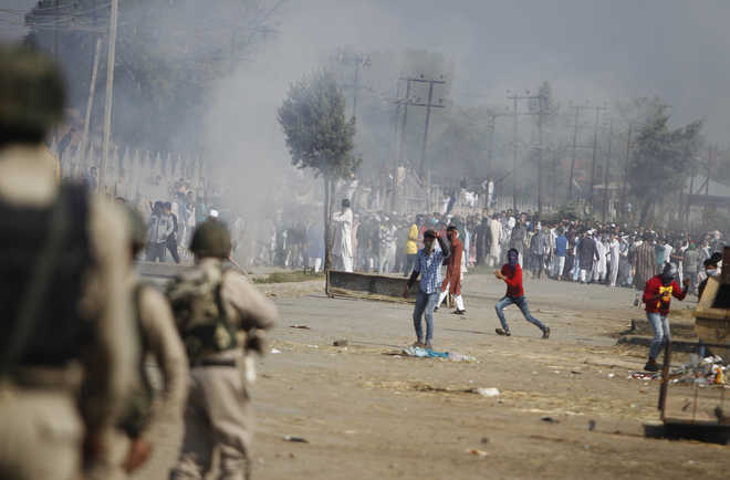 Youth killed, 5 hurt in fresh clashes as curfew lifted in Kashmir