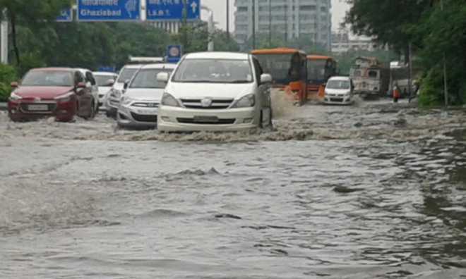 Heavy rain jams Delhi, NCR again; police issue advisory