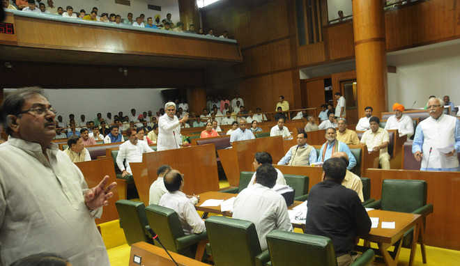 Vidhan Sabha passes five Bills