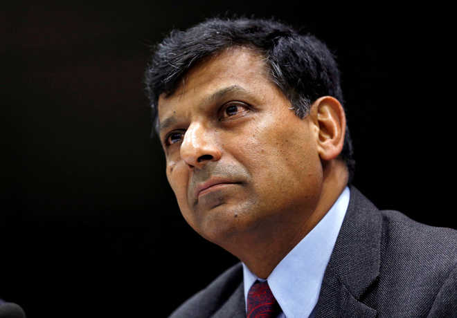 Rajan pitches for RBI''s independence; wants Guv rank be raised : The ...