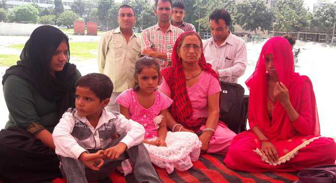 Ex-IGP takes out ‘Insaf Rally’, deceased’s wife seeks CBI probe - The