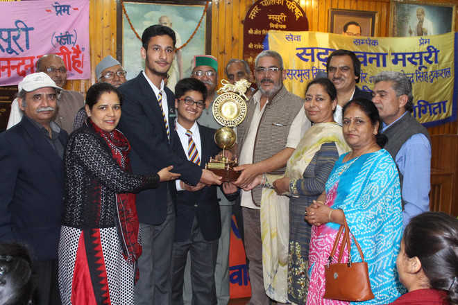 GNFC School overall Hindi debate champ
