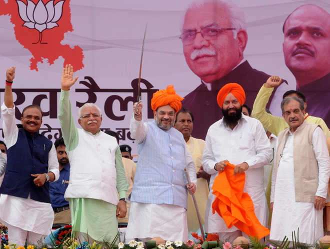 Amit Shah shown black flags at Jind rally