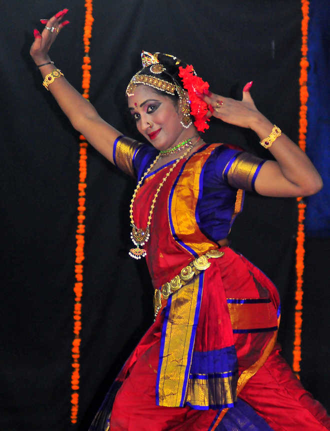 Madhurima Narla - Nataraja pose #madhurimanarla #posenatarajaking  #indianartgallery #kuchipudi #dance #nataraja #attaire #symbol #pose  #passion | Facebook