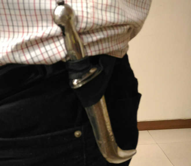 Kirpan-carrying Sikhs ordered to leave store in Canada