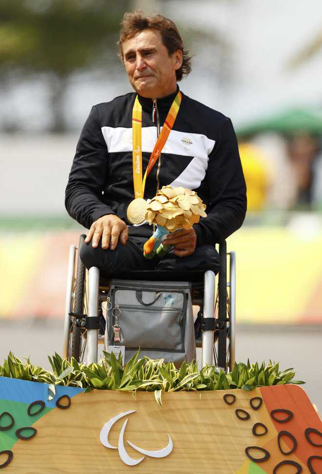 Zanardi wins gold, 15 years on from horror crash