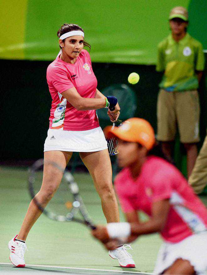 Did Sania call Paes a toxic person?