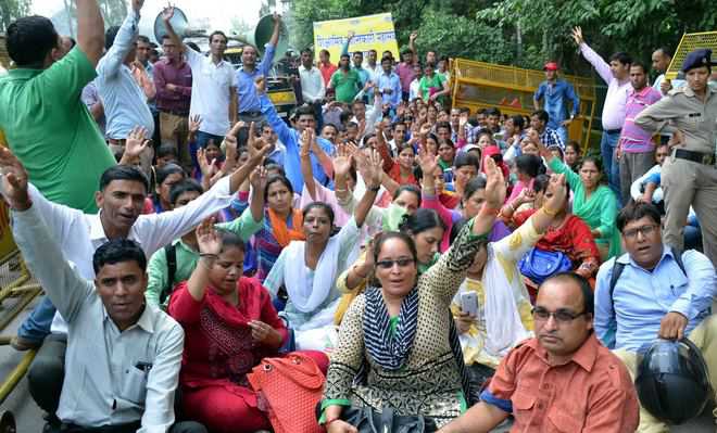 Shiksha Mitras protest for pay hike