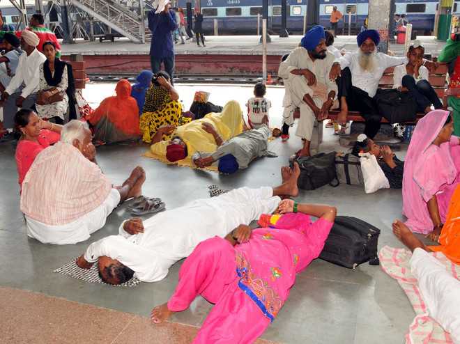 Shortage of benches at rly platforms irks passengers