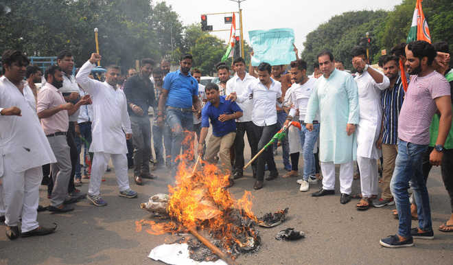 Youth Cong protests against Uri attack