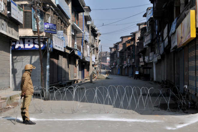 Kashmir remains paralysed for 75th consecutive day