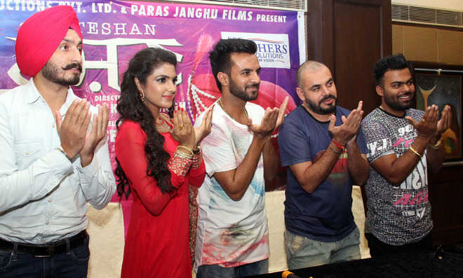 Star cast of ‘Teshan’ promote movie in Bathinda