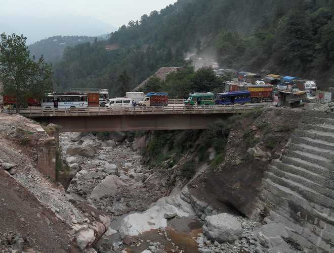 Jawahar Tunnel restrictions cause traffic snarls on NH-44 : The Tribune ...