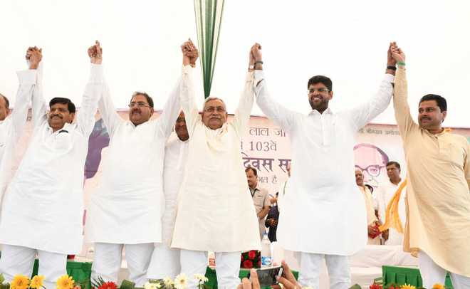 At Sadbhawna rally, SP, INLD call for third front