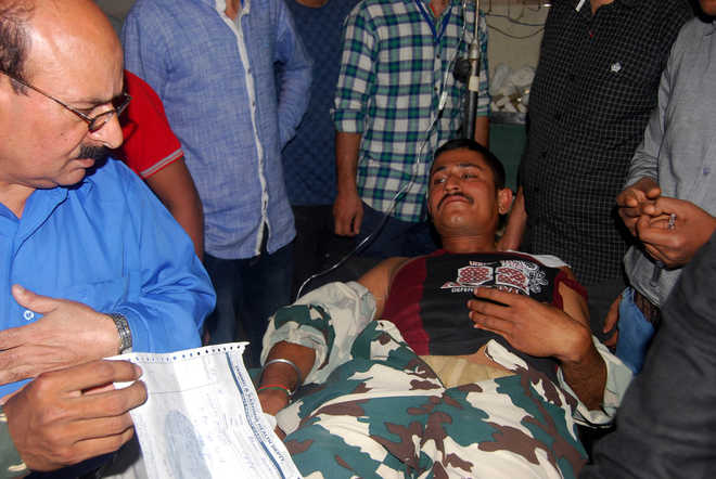 5 CRPF men injured in militant attack in Kulgam