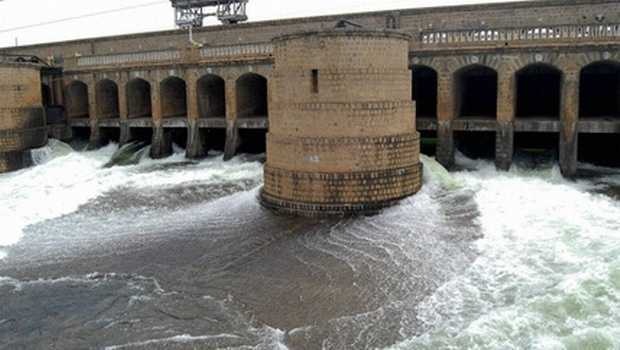 SC asks Karnataka to release Cauvery water to Tamil Nadu for three days