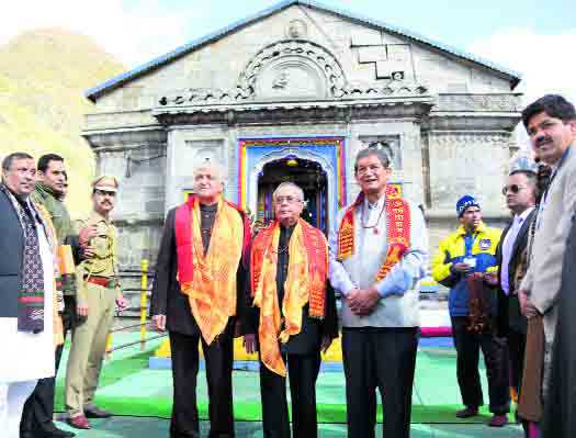 Pranab pays obeisance at Kedarnath shrine