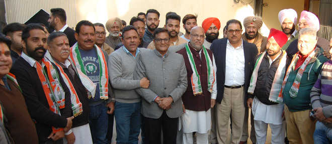 48 BJP workers join Congress in presence of DCC chief