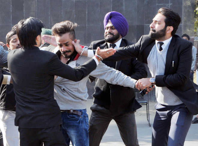 Bar Assn members thrash youth during protest