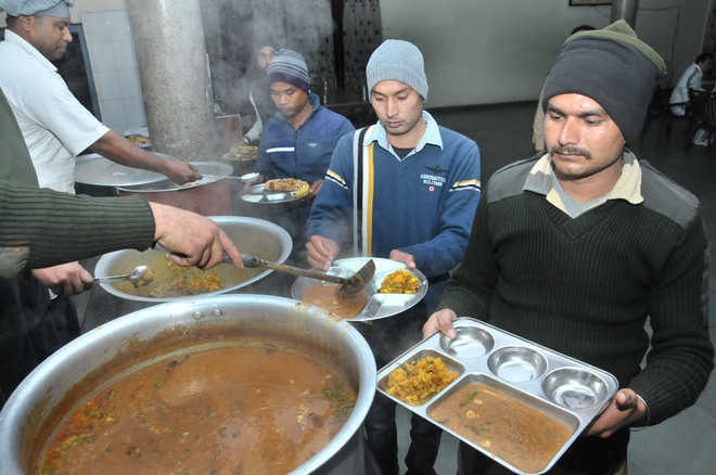 Many BSF jawans extend support to Yadav on food quality