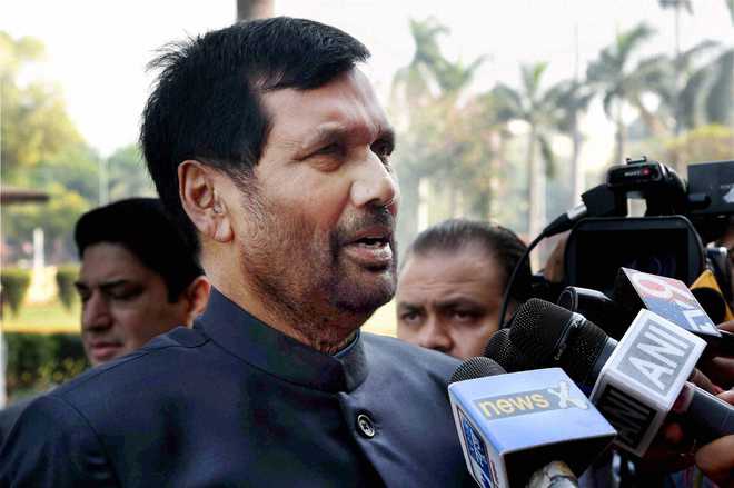 Service charge on food, drinks unfair trade practice: Paswan