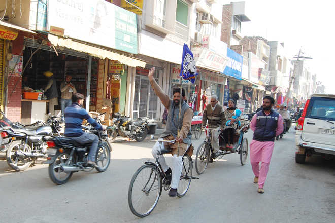 BSP leader comes on bicycle for nomination