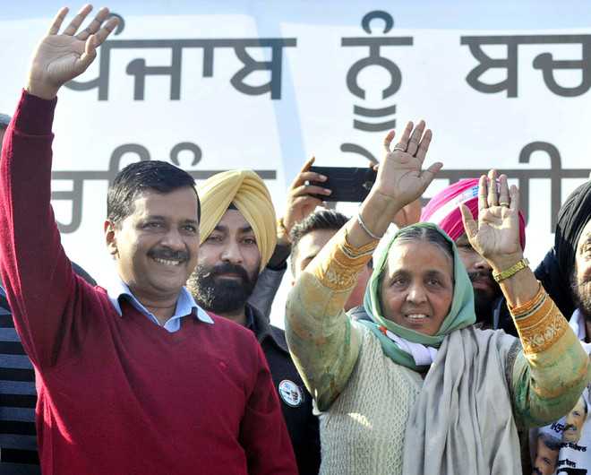 Why not fight against Akali Dal chief: Kejriwal to Capt