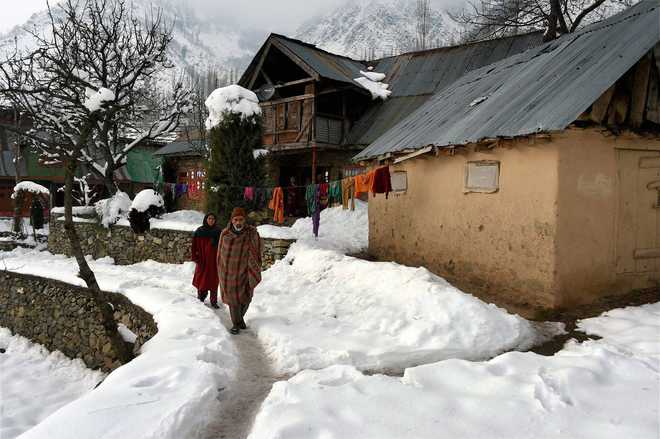Train, flight services affected as cold wave grips north India