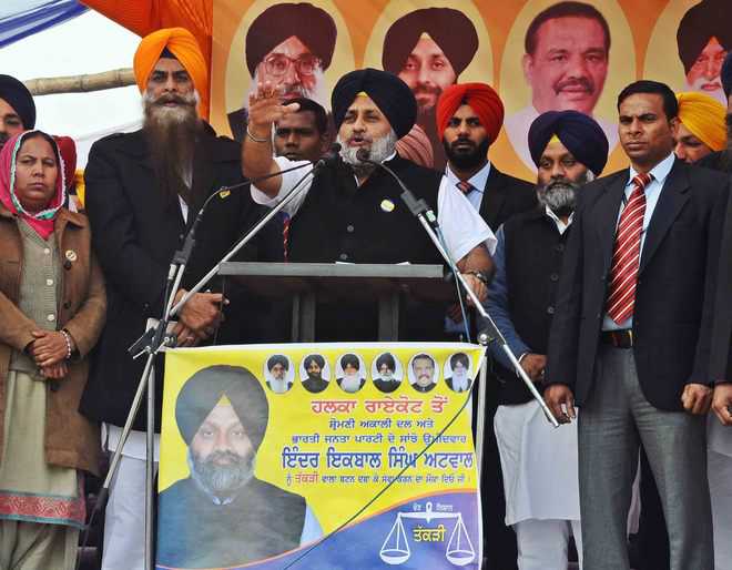 AAP in league with radicals: Sukhbir