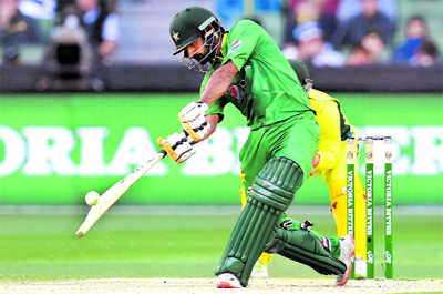 Hafeez leads Pak to win over Australia