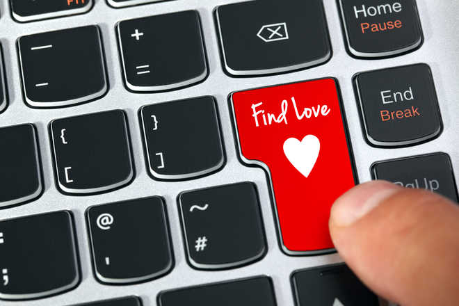 ''Online daters look for partners with same education level''