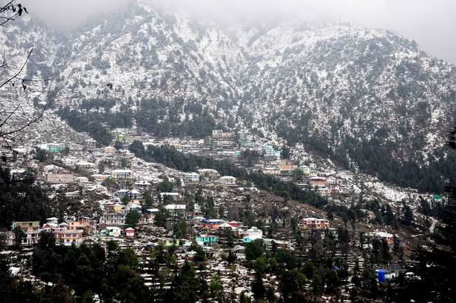 Snow paralyses life in Lahaul and Spiti