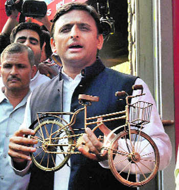 Akhilesh wins Yadav ‘bicycle’