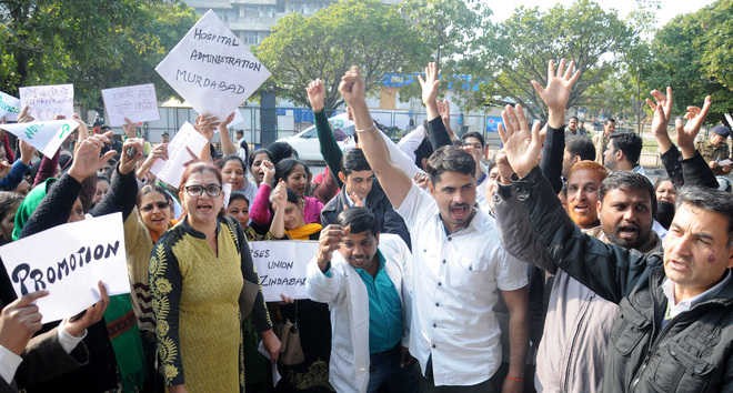 GMCH-32 nursing staff hold protest over pending demands