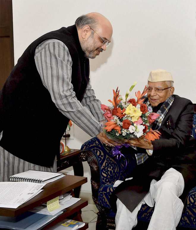 Cong veteran N D Tiwari meets Shah, supports BJP