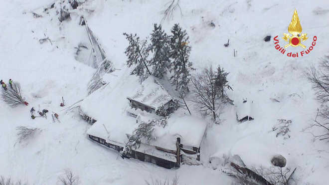 Many feared dead as avalanche buries Italian hotel