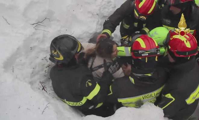 Italy hotel avalanche: 10 found alive after 48 hours