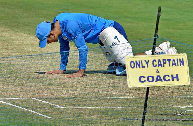 Dhoni in leadership role as Kohli skips optional practice