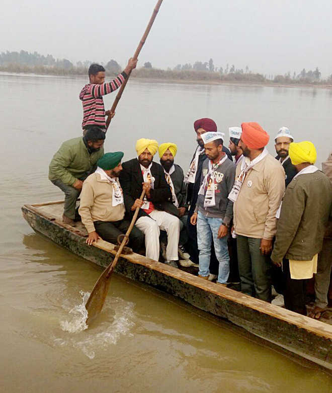 AAP candidates taking to boats, climbing hillocks to reach voters