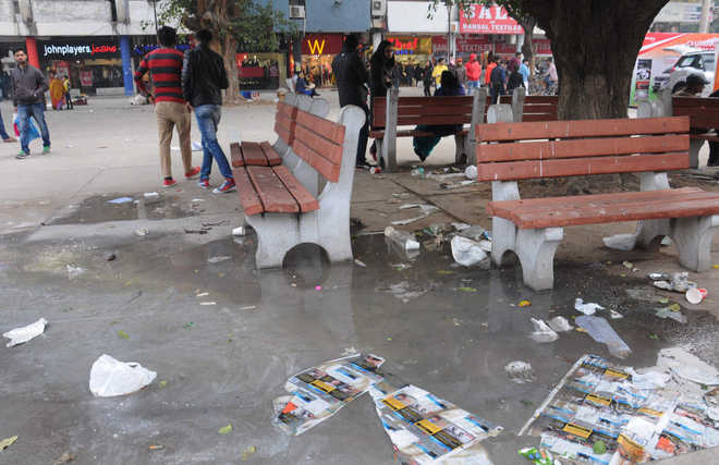 Day after Badnore’s visit, poor sanitary conditions prevail at Sector 17 Plaza