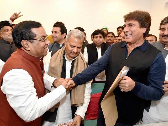 SP, Congress clinch poll alliance in Uttar Pradesh