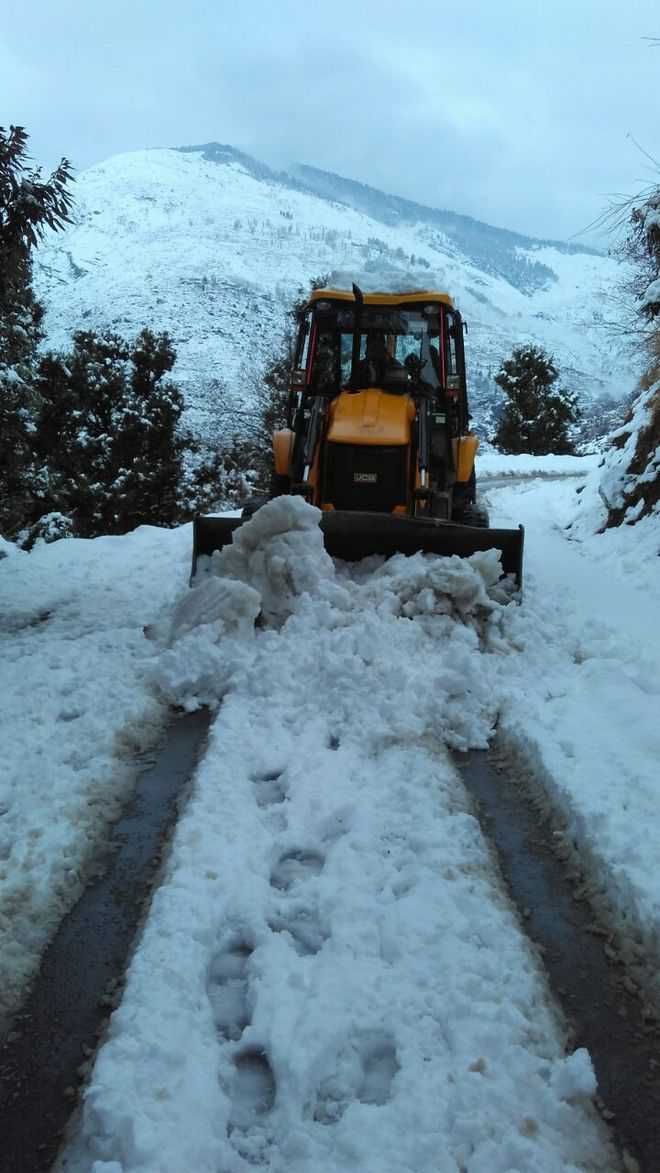 Snow clearance work on in Chamba