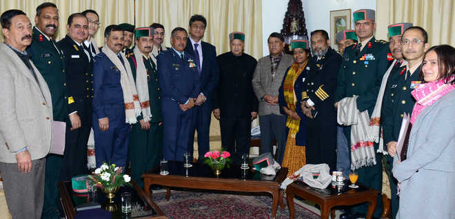 Defence personnel call on Chief Minister