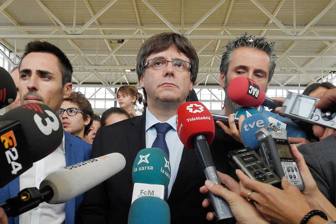 Catalan leader threatens independence after chaotic vote