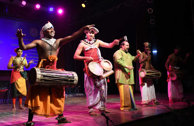 Sri Lankan dancers enthral audience