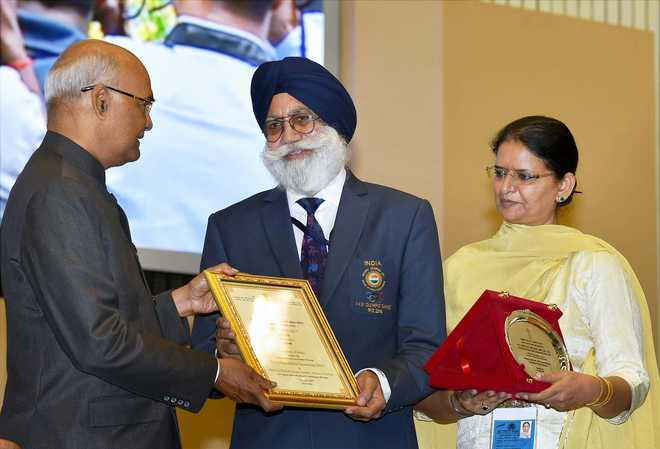 Boxing coach Sandhu gets Nat’l award for senior citizens