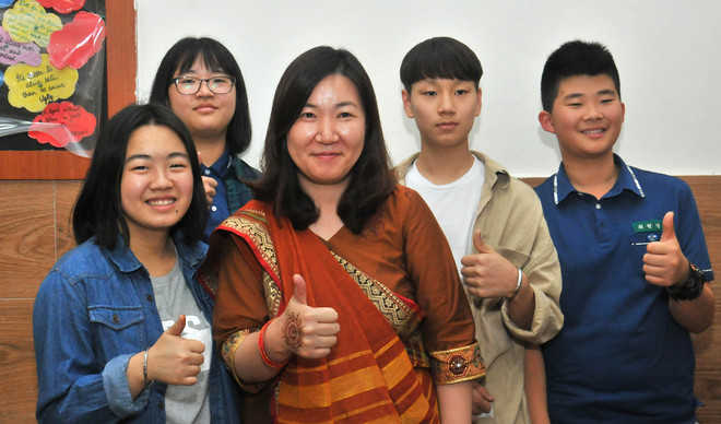Korean students visit school