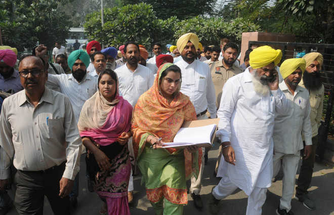 Stubble-burning: AAP demands aid for farmers