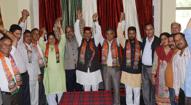 Mandi BJP leaders fall in line, to back Anil Sharma